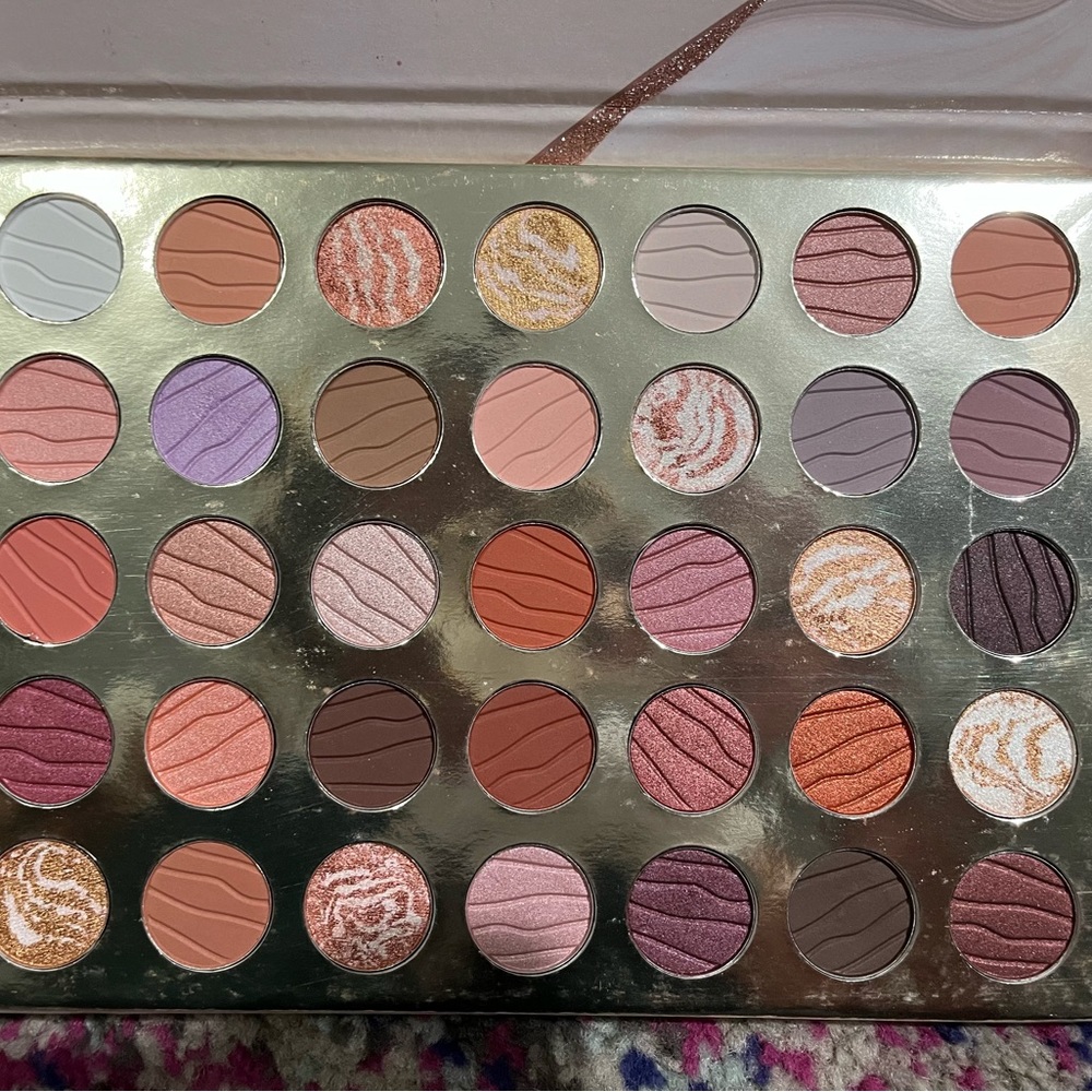 Ellen Tracy perfect nudes eye shadow collection marbled and matte
